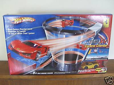 HOT WHEELS FERRARI CYCLONE CHAMBER STUNT PLAYSET   NEW  