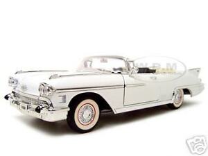 1958 CADILLAC ELDORADO BIARRITZ WHITE 1/18 MODEL CAR  